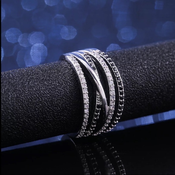 New Women’s 925 Silver Sapphire Beautiful Ring - Picture 5 of 6